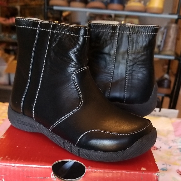 New See Kai Run Eleven Black Leather Boots. Size 9. - Picture 1 of 5
